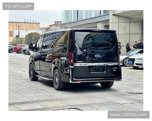 纳达尔赛后出场被豪车包围，瞬间酸成柠檬